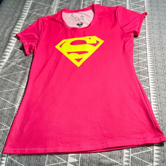 Under Armour Superman Women’s T-Shirt Performance Alter Ego Pink Sz M - Picture 2 of 3